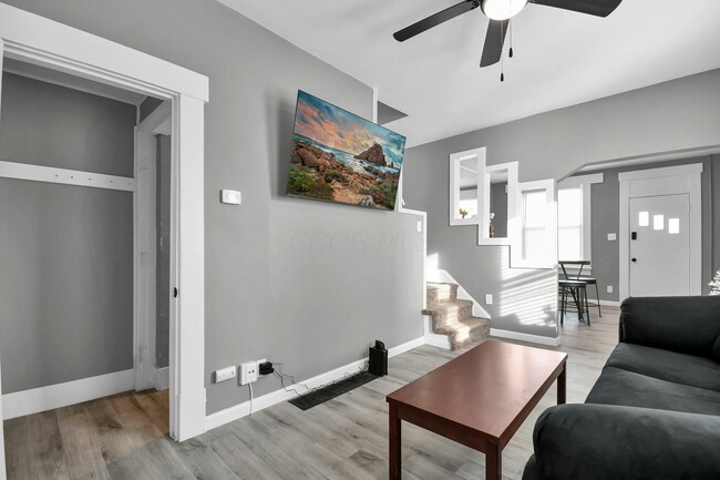 Photo - 405 E Welch Ave