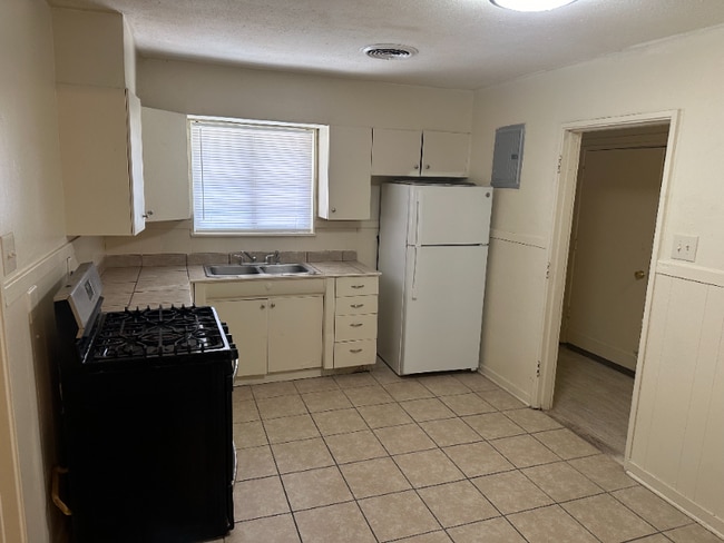 Photo - 3049 Lakewood Dr