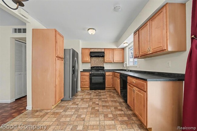 Photo - 2829 Wall St