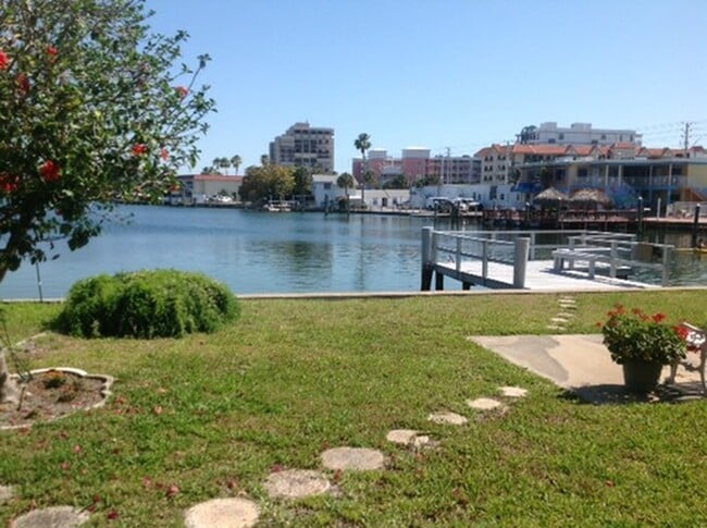 Building Photo - 35 44th Avenue Unit Banga  3