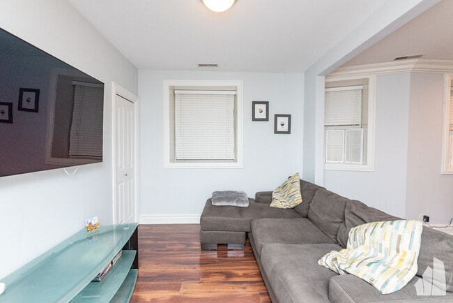 Photo - 1711 N Crilly Ct Unit Beautiful crilly court 2 bed