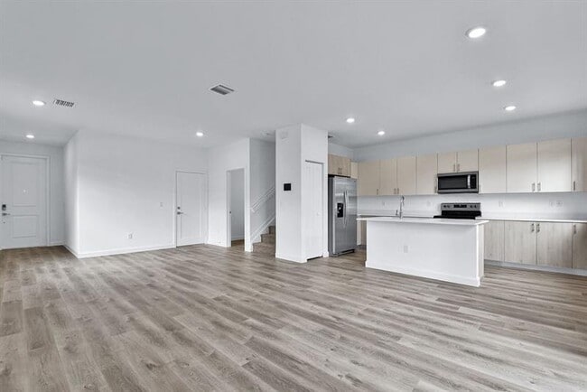 Photo - 4070 Highland Oaks Dr