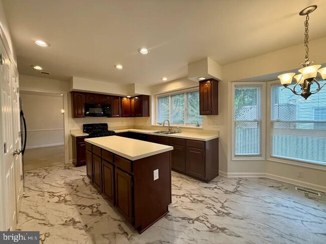 Building Photo - 1701 Picadilly Rd Rental