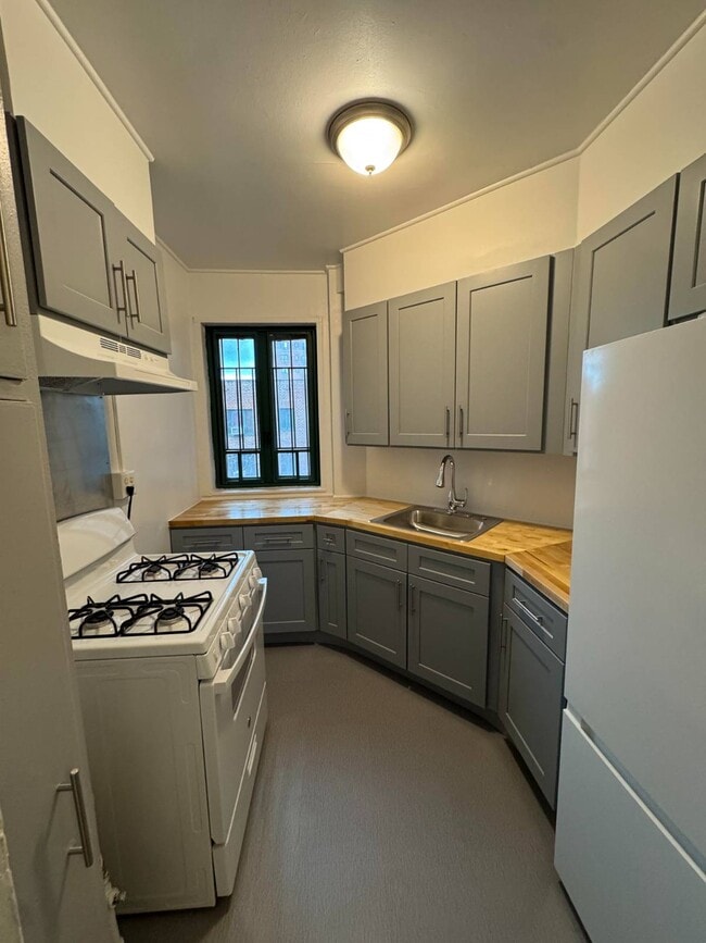 Building Photo - 1651 Metropolitan Ave