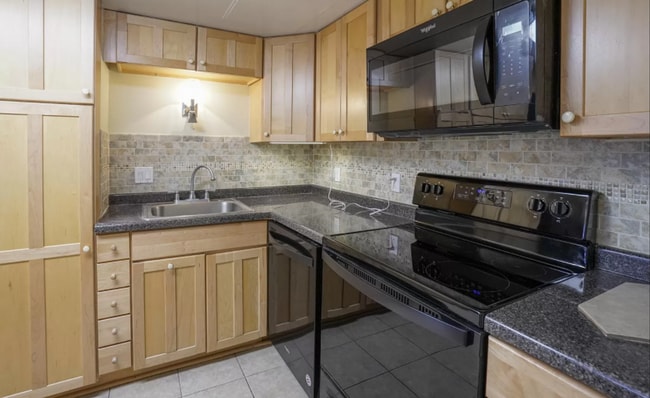 3 Bedroom, 2 Bathroom Condo in Downtown! - 3 Bedroom, 2 Bathroom Condo in Downtown!