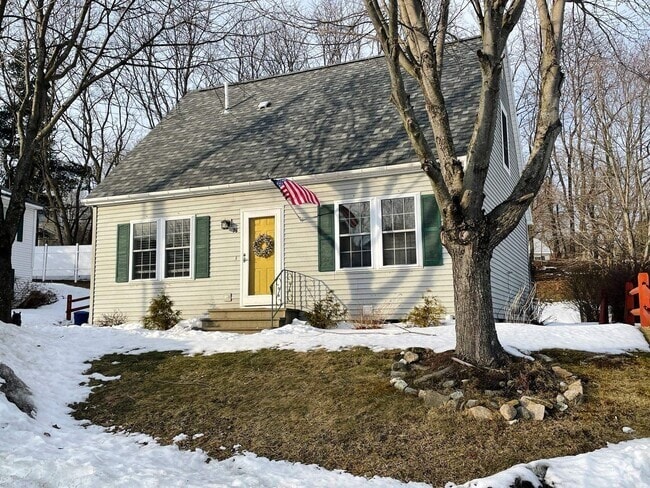 Building Photo - 3-4 Bedroom home in White River Junction