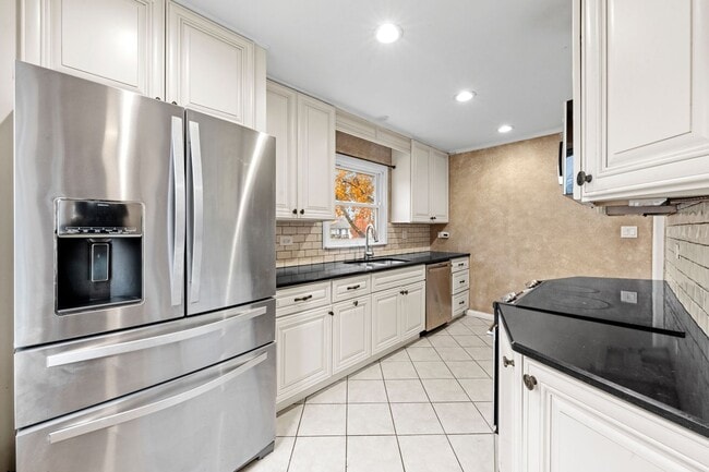 Photo - 5352 W 90th St