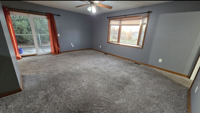 Photo - 29543 Eiffel Ave