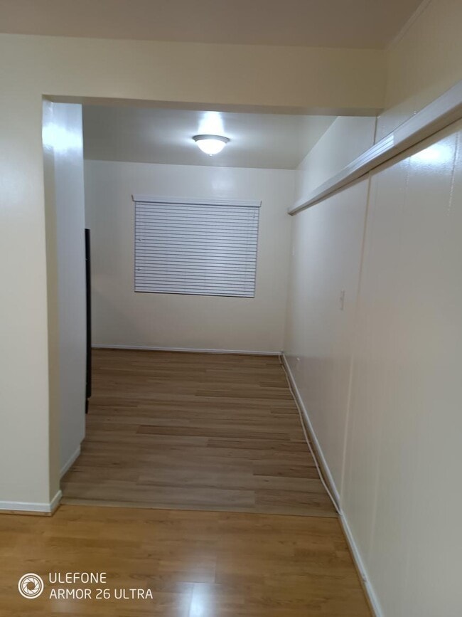 Building Photo - 2.0 bedroom in Bell California 90201 Unit F Rental