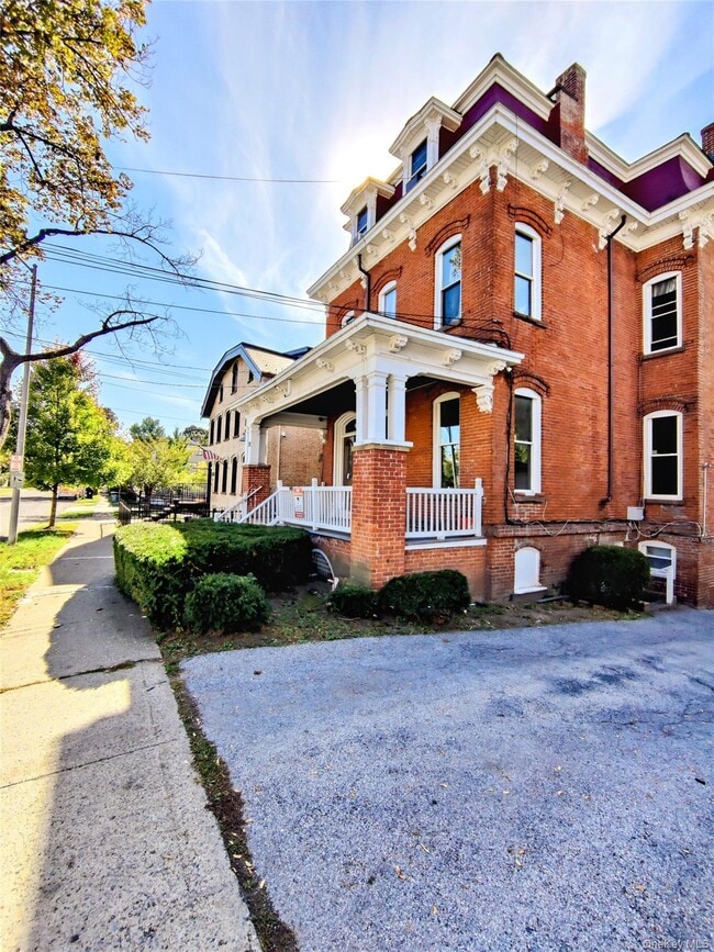 Building Photo - 20 Noxon St Unit 1