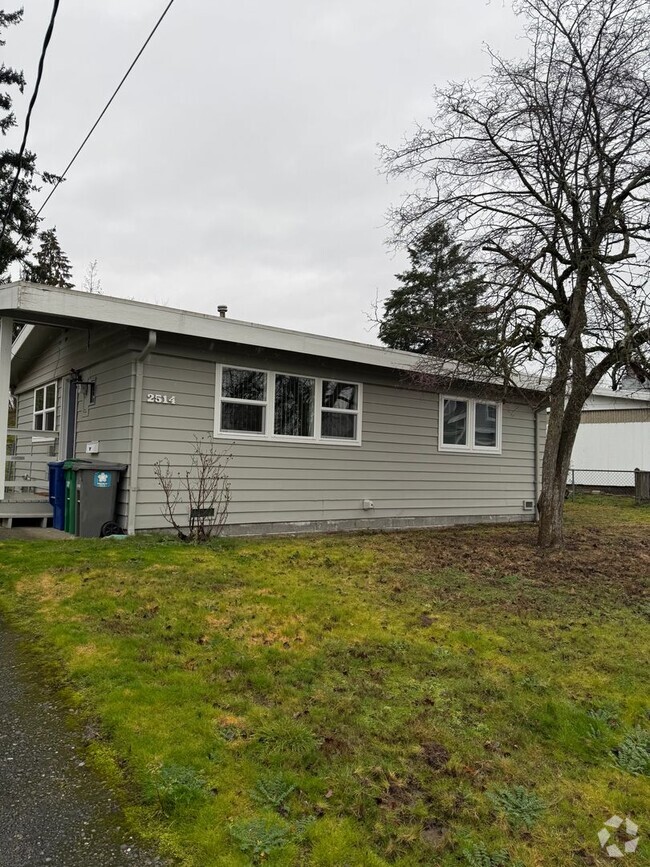 Building Photo - Spacious Updated 2 Bedroom in Renton with ... Rental