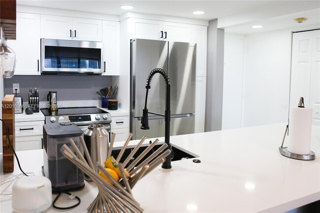Photo - 600 NE 36th St Unit 310