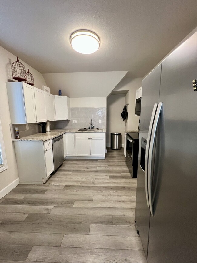 Photo - Short-term furnished apartment! Unidad B