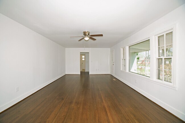 Photo - 305 Hickory Ave SW