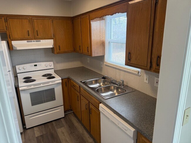 Photo - 315 Hawthorne Ct Unit B