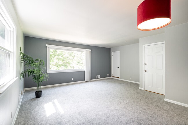 Living 2_New Carpet - 3558 N Cramer St Unit 2