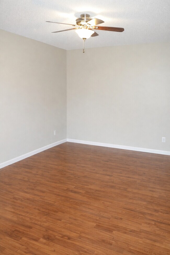 Eagle Crossing Luxury Apartments