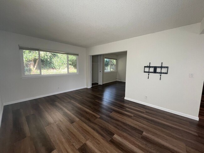 5222 Greenberry Dr