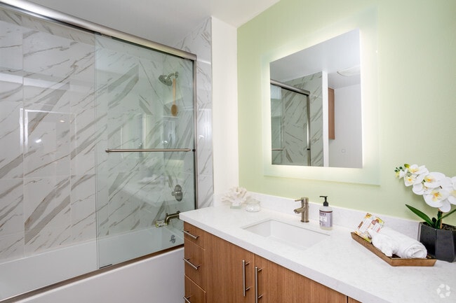 1BR, 1BA- 634 SF