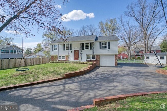 Building Photo - 12805 Point Pleasant Dr Rental