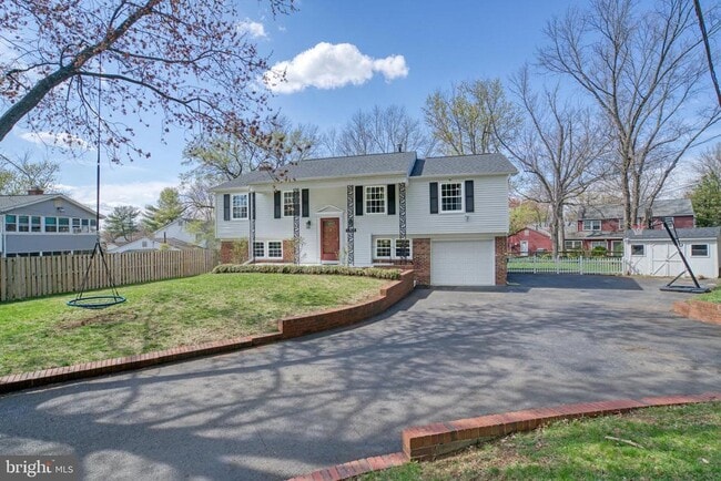 Building Photo - 12805 Point Pleasant Dr Rental