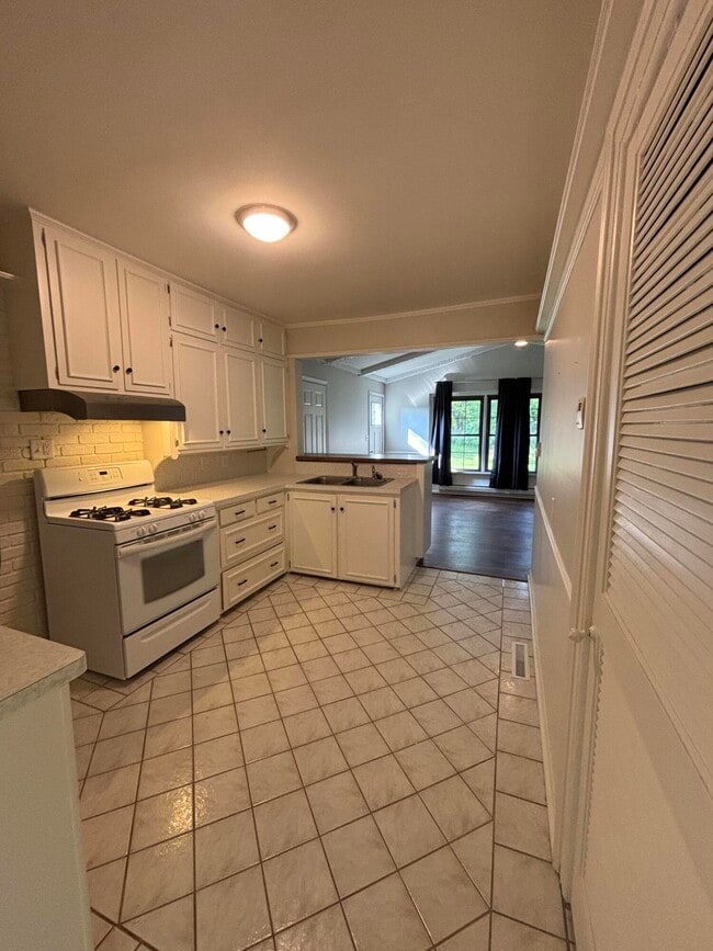 Photo - 233 Monroe St
