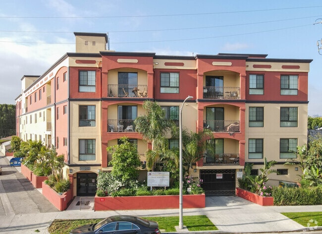 Building Photo - Huston Court