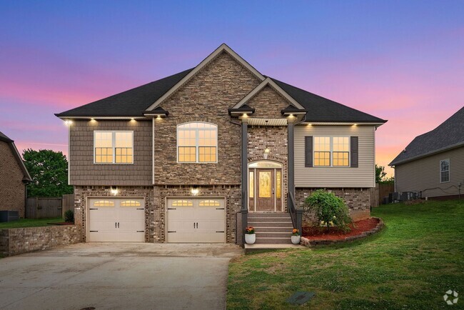 Building Photo - Spacious 4-Bedroom Home with Dual Living A...