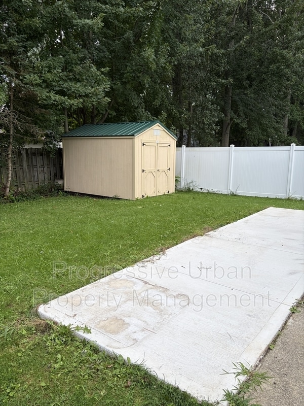 Photo - 453 Auburn St