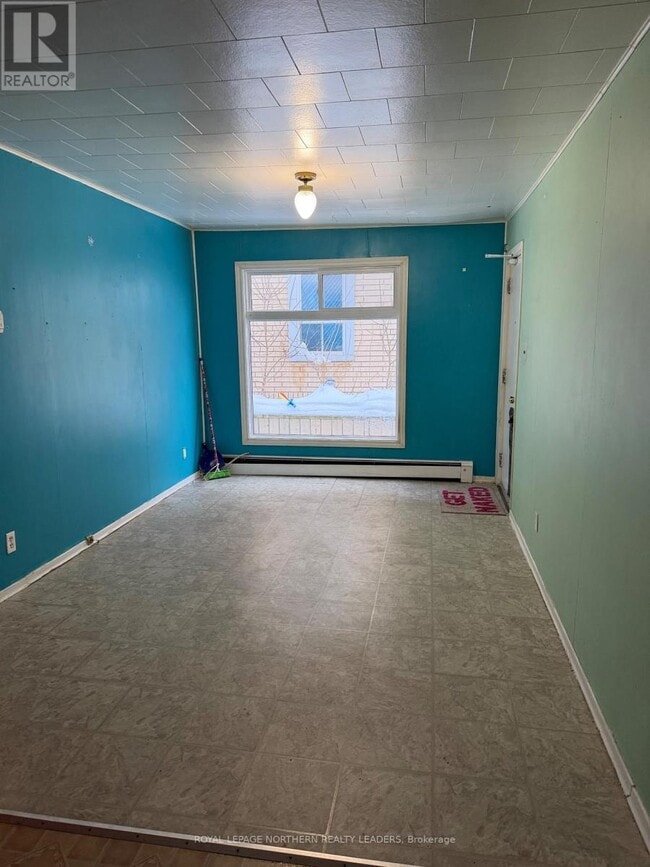 Photo - 85 Croatia Ave Unité B