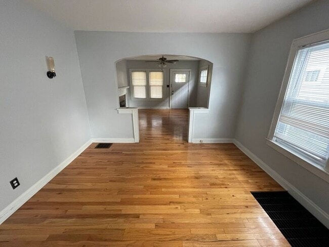 Photo - 921 Thomas Rd