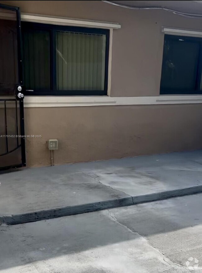 Building Photo - 3760 NW 197th St Unit Studio Rental