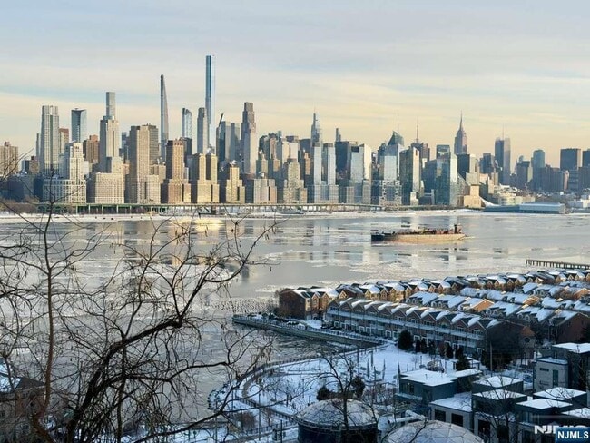 Building Photo - 7400 JFK Blvd E Unit 3C