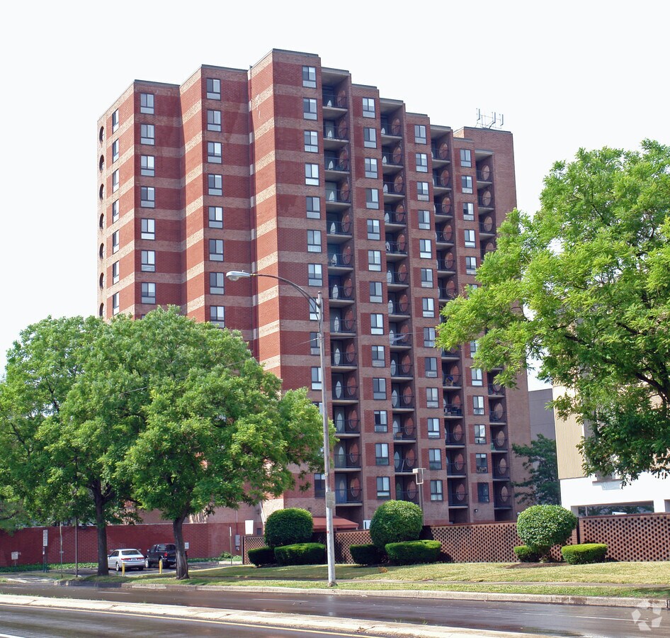 University Towers On Main - University Towers On Main Apartments