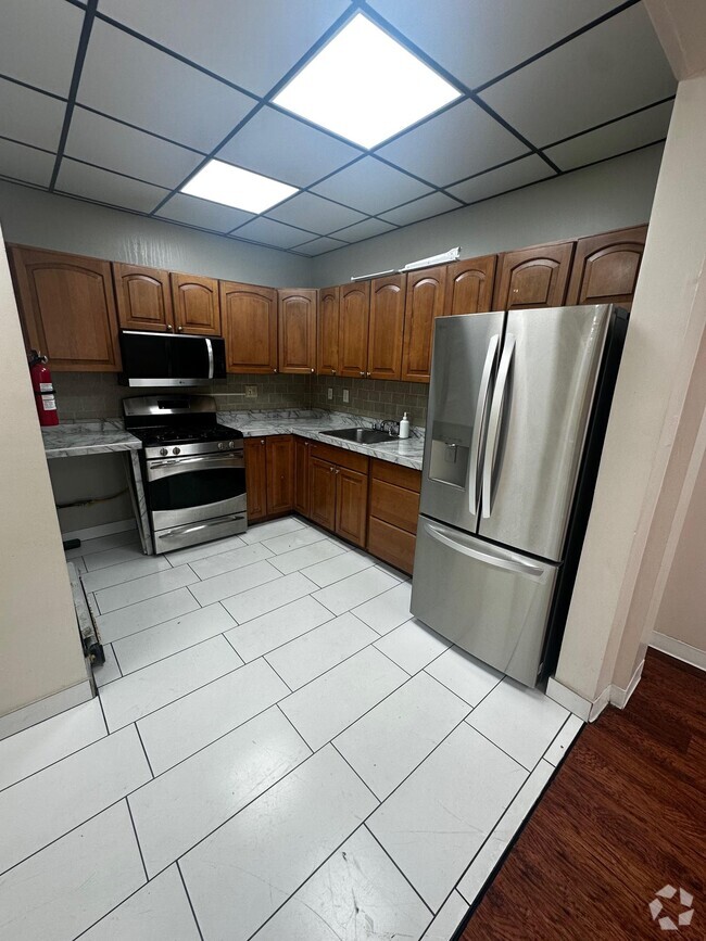 Building Photo - 15 N Clinton St Unit 1A Rental