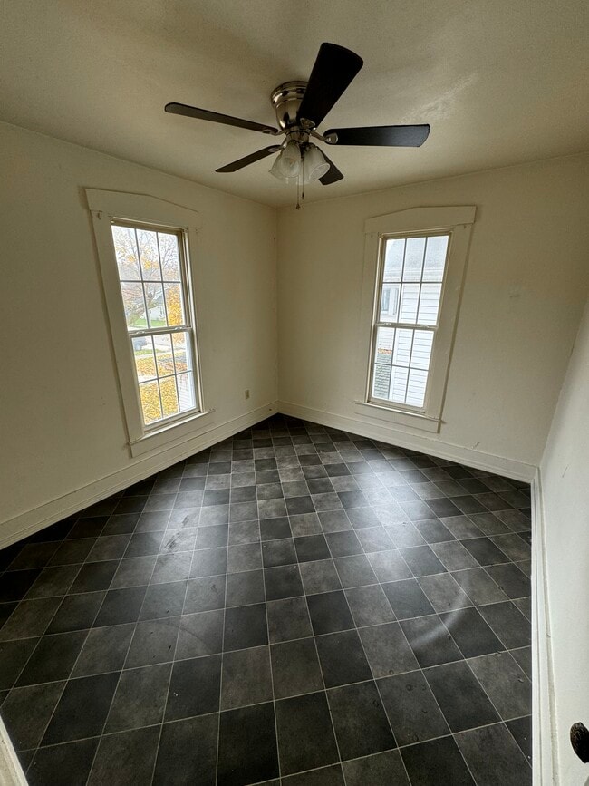 2nd bed - 208 N Adams St Unit B