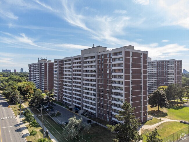 Photo - 10 Bridletowne Circle 20, 30, 40 & 50 Aurora