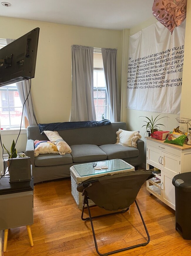 Building Photo - No Brokers Fee, Heat, Hot Water Included, Laundry on a Site