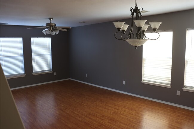 Photo - 7007 Woodridge Square Dr