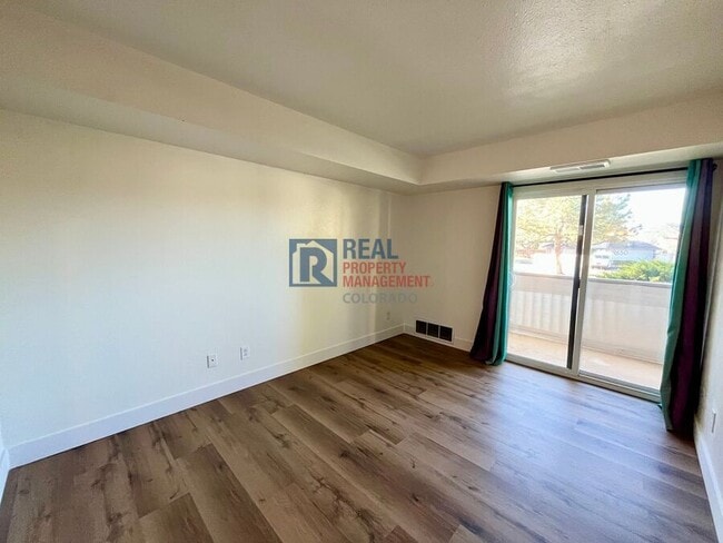 Photo - 9662 Brentwood Way Unidad 103