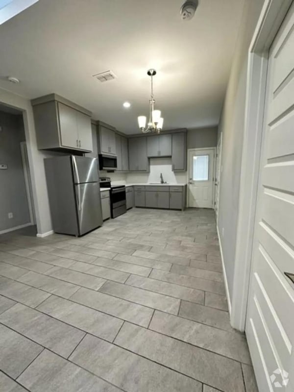 Building Photo - 909 W Sunset Valley St Rental