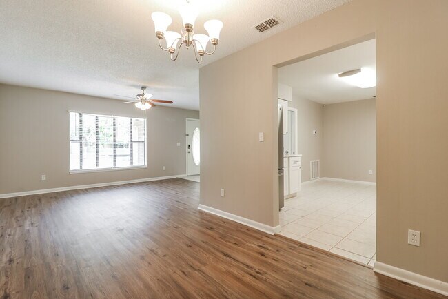 Photo - 17507 Cranbrook Dr