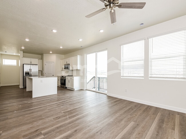 Photo - 1323 W Mahogany St