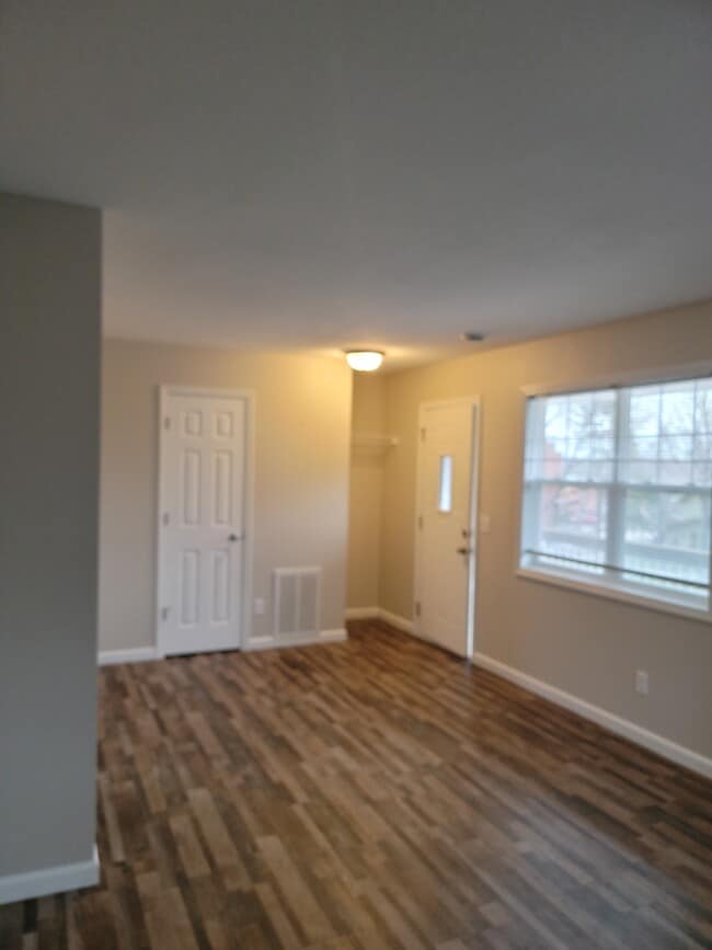 Photo - 316 Lewis St S