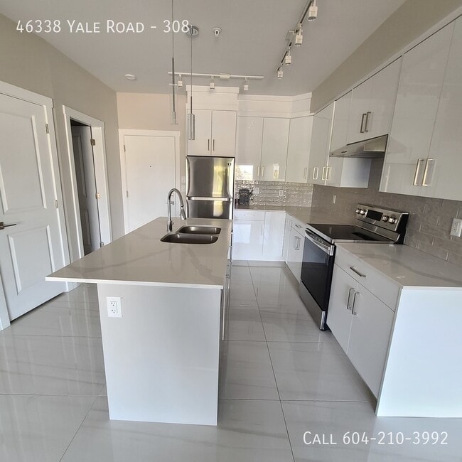 Building Photo - 3rd Floor Condo at Yaletown Unit 308