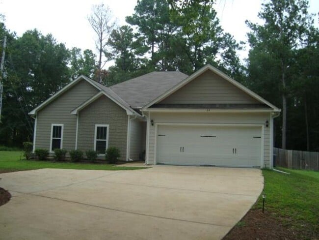 Building Photo - Home in Phenix City available to rent 10/2...