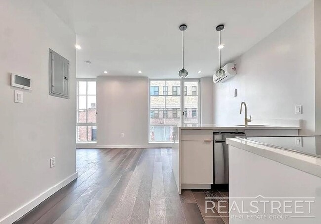 1BR in Sunset Park/South Slope | Sunlit, Spacious & Pet-Friendly - 1BR in Sunset Park/South Slope | Sunlit, Spacious & Pet-Friendly Unit 2F