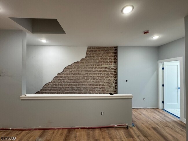 Photo - 372 Main St Unidad 3