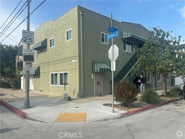 Building Photo - 1102 Termino Ave Rental