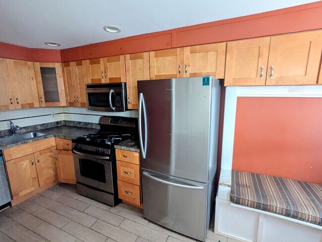 Building Photo - Spacious 3BR Home in Overbrook Park – Front Yard, Modern Kitchen, Washer and Dryer & Basement